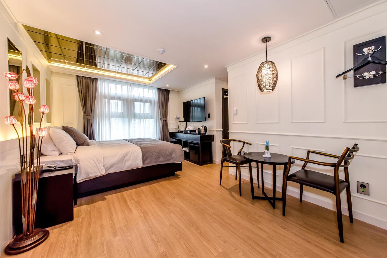 Jeju Hertz Hotel Esterno foto